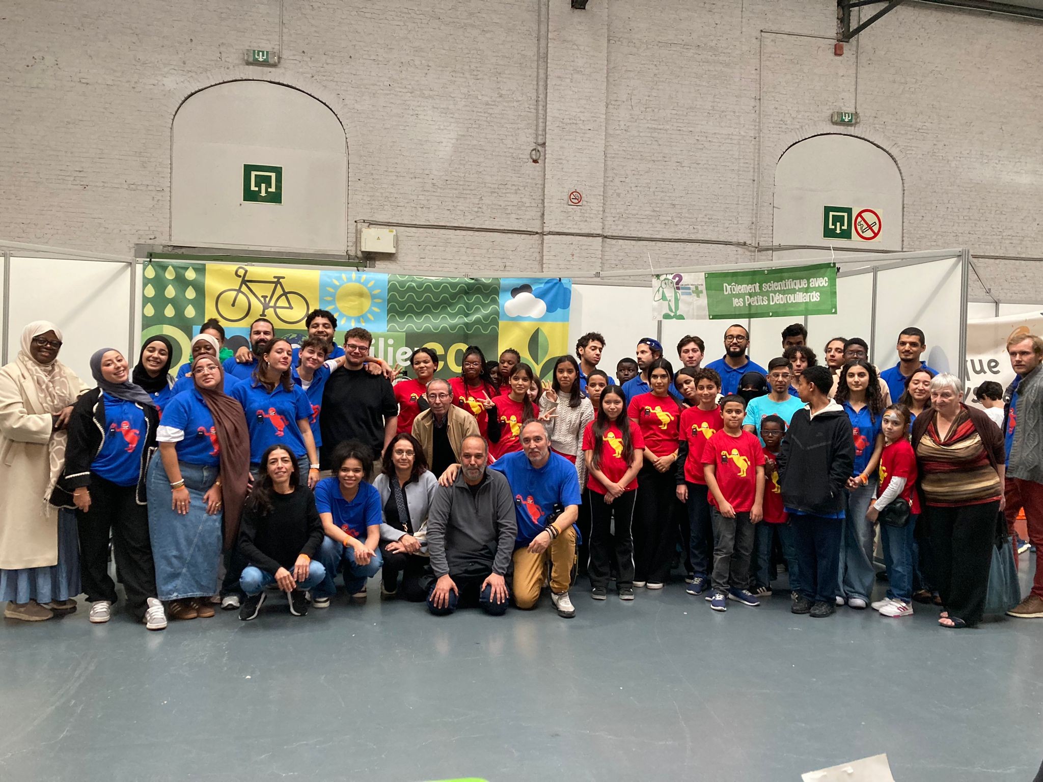 Enfants participant à un débat citoyen à l'Académie des Savoirs